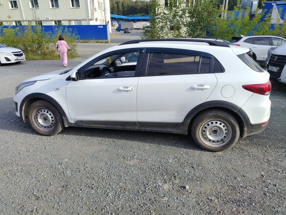 2018 Kia Rio X-Line IV, белый, 980000 рублей - вид 4