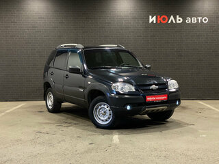 2017 Chevrolet Niva I Рестайлинг, чёрный, 760000 рублей, вид 3