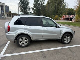 2004 Toyota RAV4 II (XA20) Рестайлинг, серебристый, 715000 рублей, вид 2