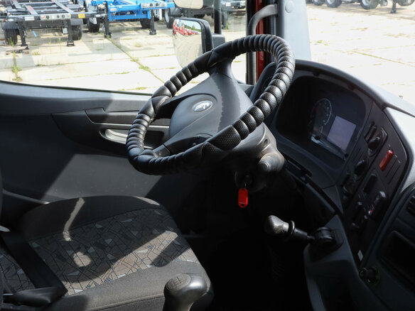 2021 КамАЗ 6580, красный - вид 10