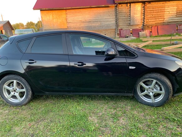 2010 Opel Astra J, чёрный, 600000 рублей - вид 2