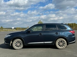 2020 Mitsubishi Outlander III Рестайлинг 3, синий, 2300000 рублей, вид 4