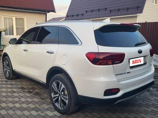 2018 Kia Sorento III Prime Рестайлинг, белый, 2100000 рублей, вид 3