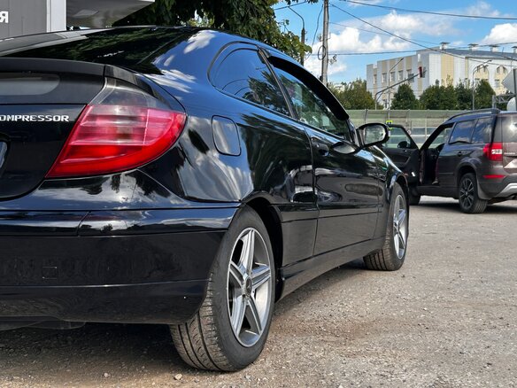 2001 Mercedes-Benz C-Класс 200 II (W203), чёрный, 530000 рублей - вид 3