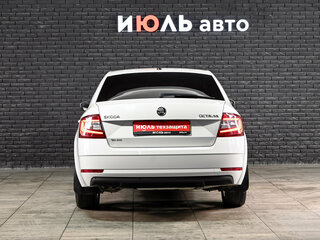 2018 Skoda Octavia III (A7) Рестайлинг, белый, 1900000 рублей, вид 5