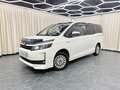 2015 Toyota Voxy III (R80), белый, 1699000 рублей