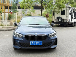 2023 BMW 1 серии 120i III (F52) Рестайлинг, синий, 1500007 рублей, вид 3