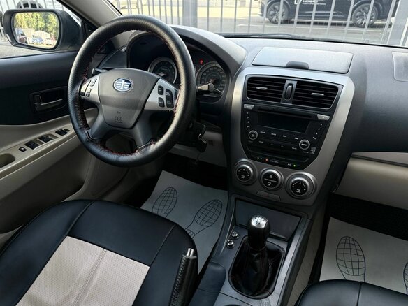 2012 FAW Besturn B50 I, серебристый, 330000 рублей - вид 13