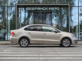 2016 Volkswagen Polo V Рестайлинг, бежевый, 1110000 рублей, вид 3
