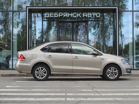 2016 Volkswagen Polo V Рестайлинг, бежевый, 1110000 рублей, вид 3