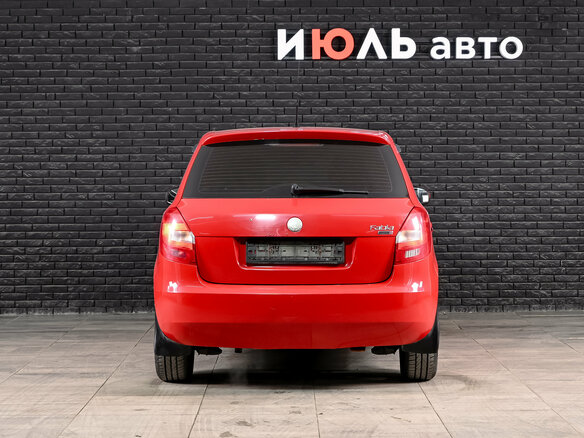 2008 Skoda Fabia II, красный, 400000 рублей - вид 2