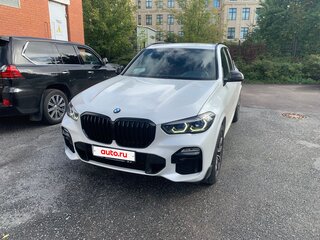 2021 BMW X5 40i IV (G05/G18), белый, 7900000 рублей, вид 3