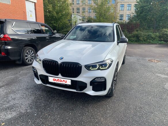 2021 BMW X5 40i IV (G05/G18), белый, 7700000 рублей - вид 2