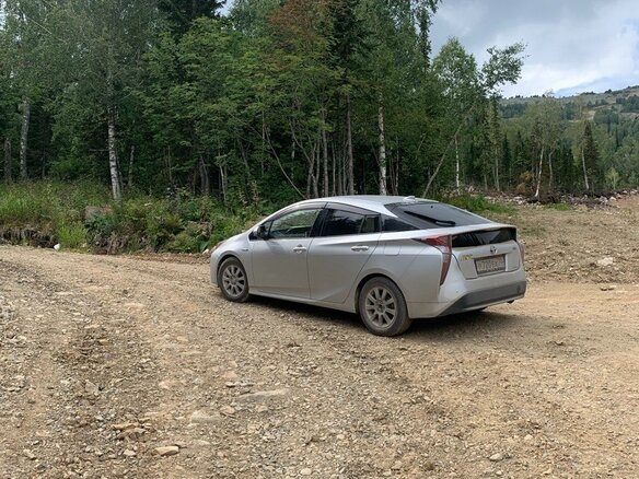 2016 Toyota Prius IV (XW50), серебристый, 1580000 рублей - вид 3