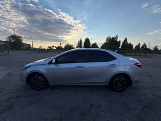 2013 Toyota Corolla XI (E160, E170, E180), серебристый, 920000 рублей, вид 4
