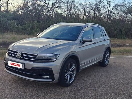 2018 Volkswagen Tiguan II, серебристый, 2950000 рублей, вид 3