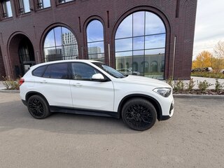 2020 BMW X1 20i xDrive II (F48) Рестайлинг, белый, 3590000 рублей, вид 2
