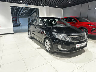 2014 Kia Rio 6-speed III, чёрный, 768000 рублей, вид 5