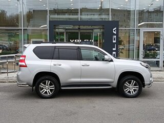 2014 Toyota Land Cruiser Prado 150 Series Рестайлинг 1, серебристый, 3055000 рублей, вид 4