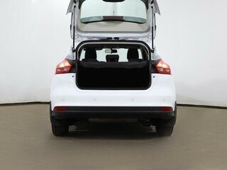 2016 Ford Focus III Рестайлинг, белый, 990000 рублей, вид 4