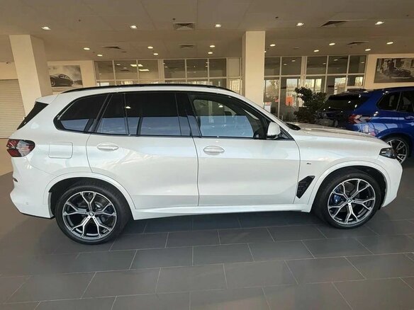 2025 BMW X5 40i IV (G05/G18) Рестайлинг, белый, 15500000 рублей - вид 2