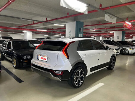 2023 Kia Niro II, белый, 2100000 рублей, вид 4