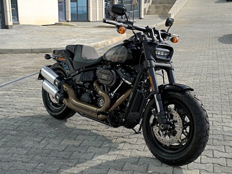 2024 Harley-Davidson Fat Bob, серый, 2100000 рублей, вид 1