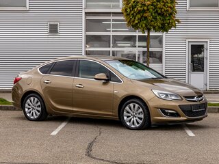 2013 Opel Astra J Рестайлинг, бежевый, 895000 рублей, вид 3