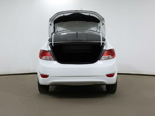 2013 Hyundai Solaris I, белый, 787000 рублей, вид 5