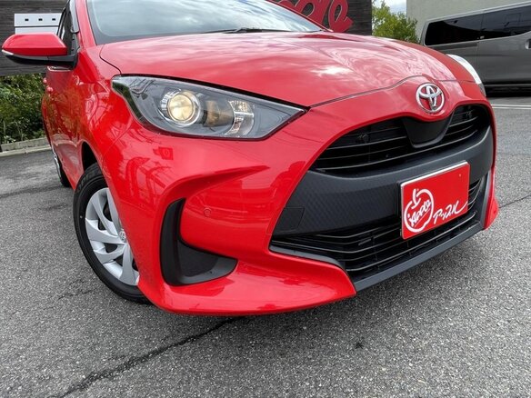2023 Toyota Yaris IV, красный, 1073000 рублей - вид 12