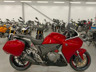 2010 Honda VFR 1200, красный, 910000 рублей, вид 2