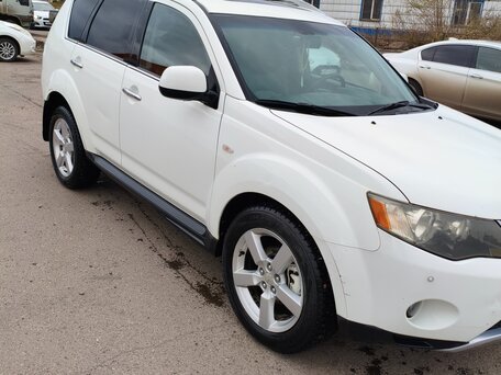 2008 Mitsubishi Outlander II, белый, 840000 рублей, вид 2