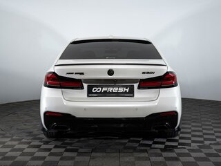 2019 BMW 5 серии 530i xDrive VII (G30/G31/G38), белый, 4230000 рублей, вид 4