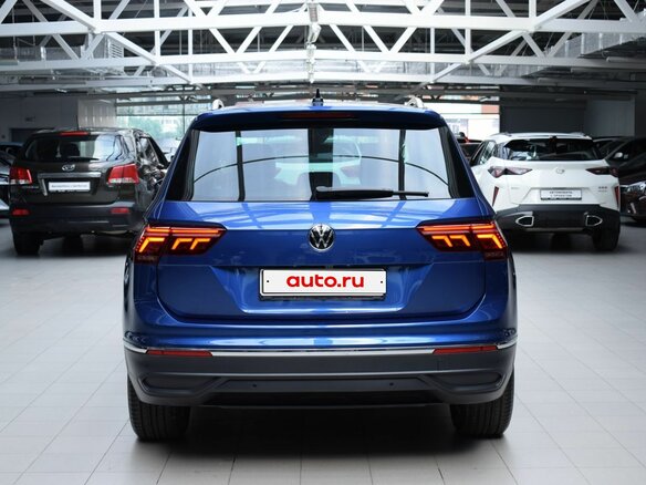 2021 Volkswagen Tiguan II Рестайлинг, синий, 2390000 рублей - вид 5