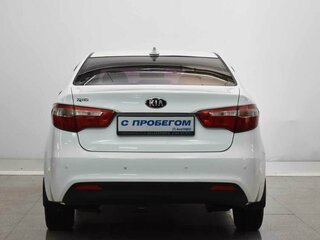 2013 Kia Rio 5-speed III, белый, 490000 рублей, вид 3