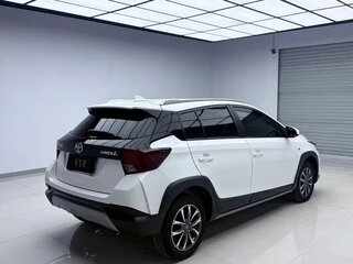 2022 Toyota Yaris L XP150 Рестайлинг, белый, 1210005 рублей, вид 5