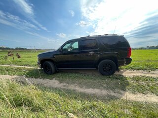 2008 Chevrolet Tahoe III, чёрный, 1340000 рублей, вид 3