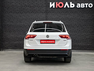 2018 Volkswagen Tiguan II, белый, 2490000 рублей, вид 5