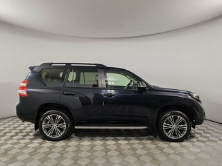2014 Toyota Land Cruiser Prado 5-speed 150 Series Рестайлинг 1, чёрный, 4175000 рублей, вид 4