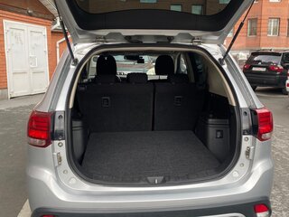 2019 Mitsubishi Outlander III Рестайлинг 3, серебристый, 2300000 рублей, вид 5