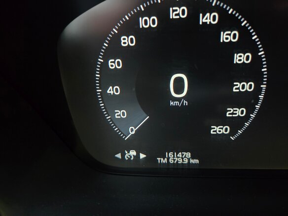 2020 Volvo XC90 II Рестайлинг 1, серый, 3800000 рублей - вид 3