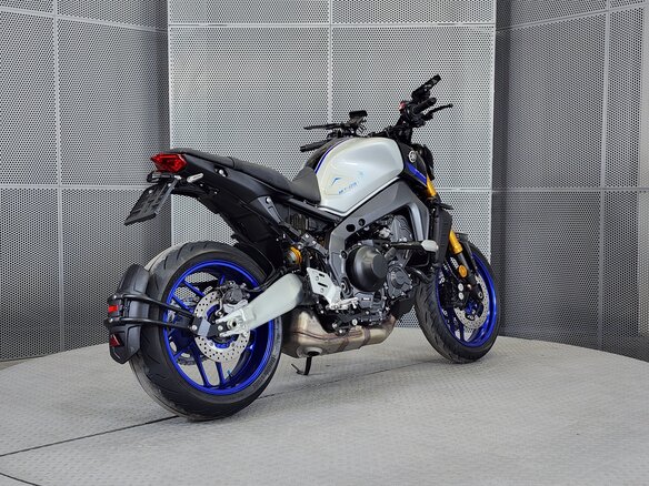 2024 Yamaha MT-09 (FZ-09), серебристый, 1199000 рублей - вид 7