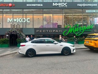 2018 Kia Optima IV Рестайлинг, белый, 1520000 рублей, вид 1