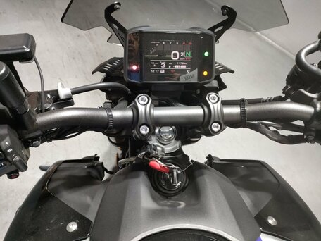 2024 Yamaha MT-09 (FZ-09), серый, 1280000 рублей, вид 2