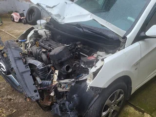 2011 Hyundai Solaris I, белый, 400000 рублей, вид 3