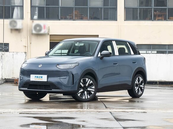 2026 Leapmotor A10 53 kWh, серый, 2096000 рублей
