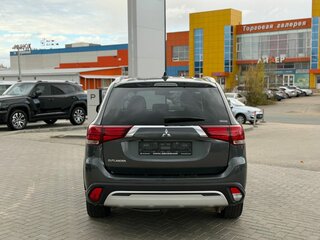 2020 Mitsubishi Outlander III Рестайлинг 3, серый, 2550000 рублей, вид 5