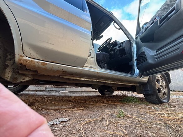 1999 Mitsubishi Pajero iO, серый - вид 13