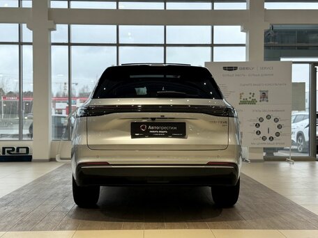2026 Geely EX5 Гибрид EM-R, серебристый, 3829990 рублей, вид 2