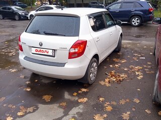 2013 Skoda Fabia II Рестайлинг, белый, 450000 рублей, вид 2